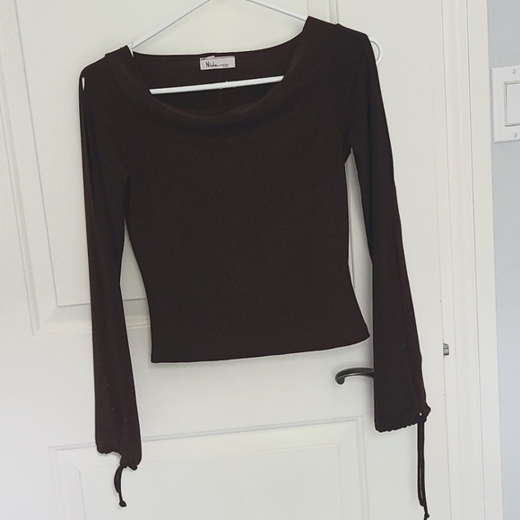 2/$25 Pretty cut out sleeve, boat neck top, brown with gold flecks - Picture 5 of 14